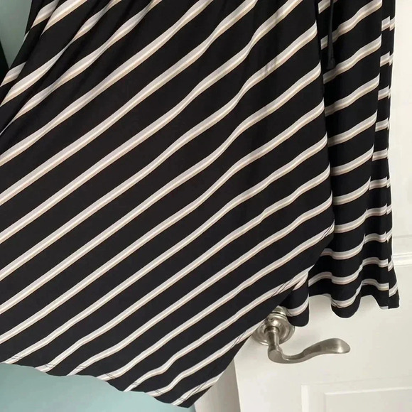 Maurices Stripe Flutter Sleeve Wrap Dress V-Neck Black White Tan Gray Size S - Picture 6 of 13